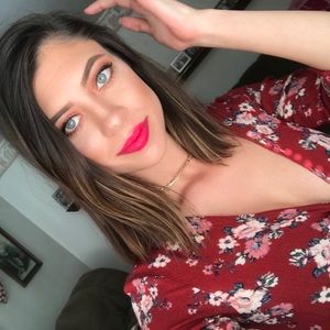 Meet your Posher, Cora